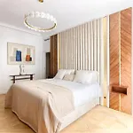 Elegant Luxury Apartment For 6 On Champs-Elysees