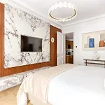 Elegant Luxury Apartment For 6 On Champs-Elysees