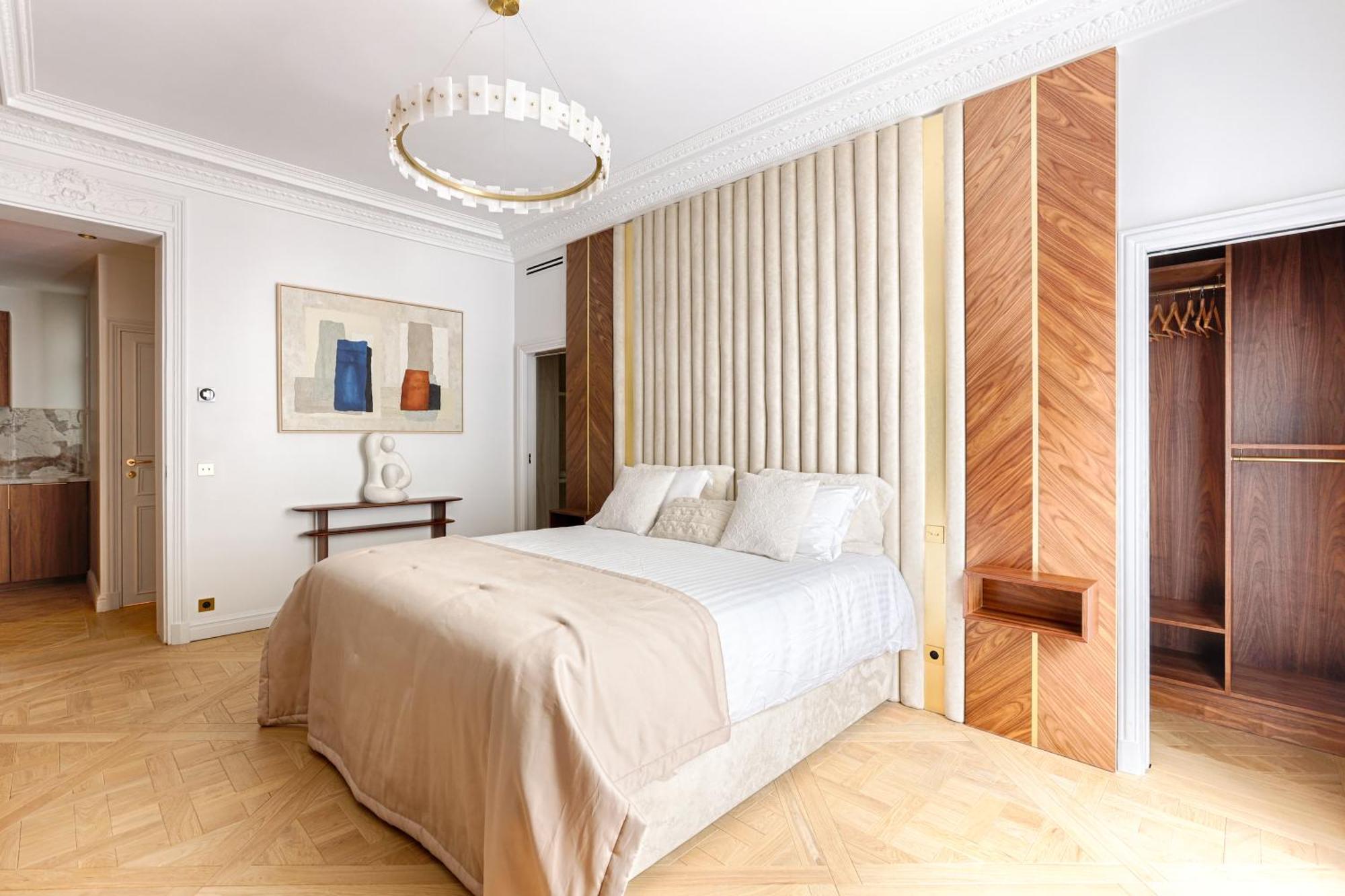 Elegant Luxury For 6 On Champs-elysees Appartamento