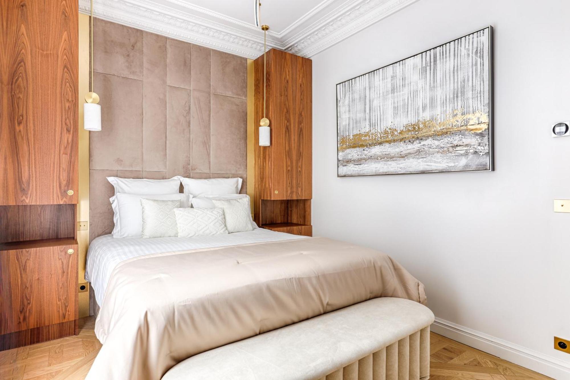 Elegant Luxury For 6 On Champs-elysees Parigi