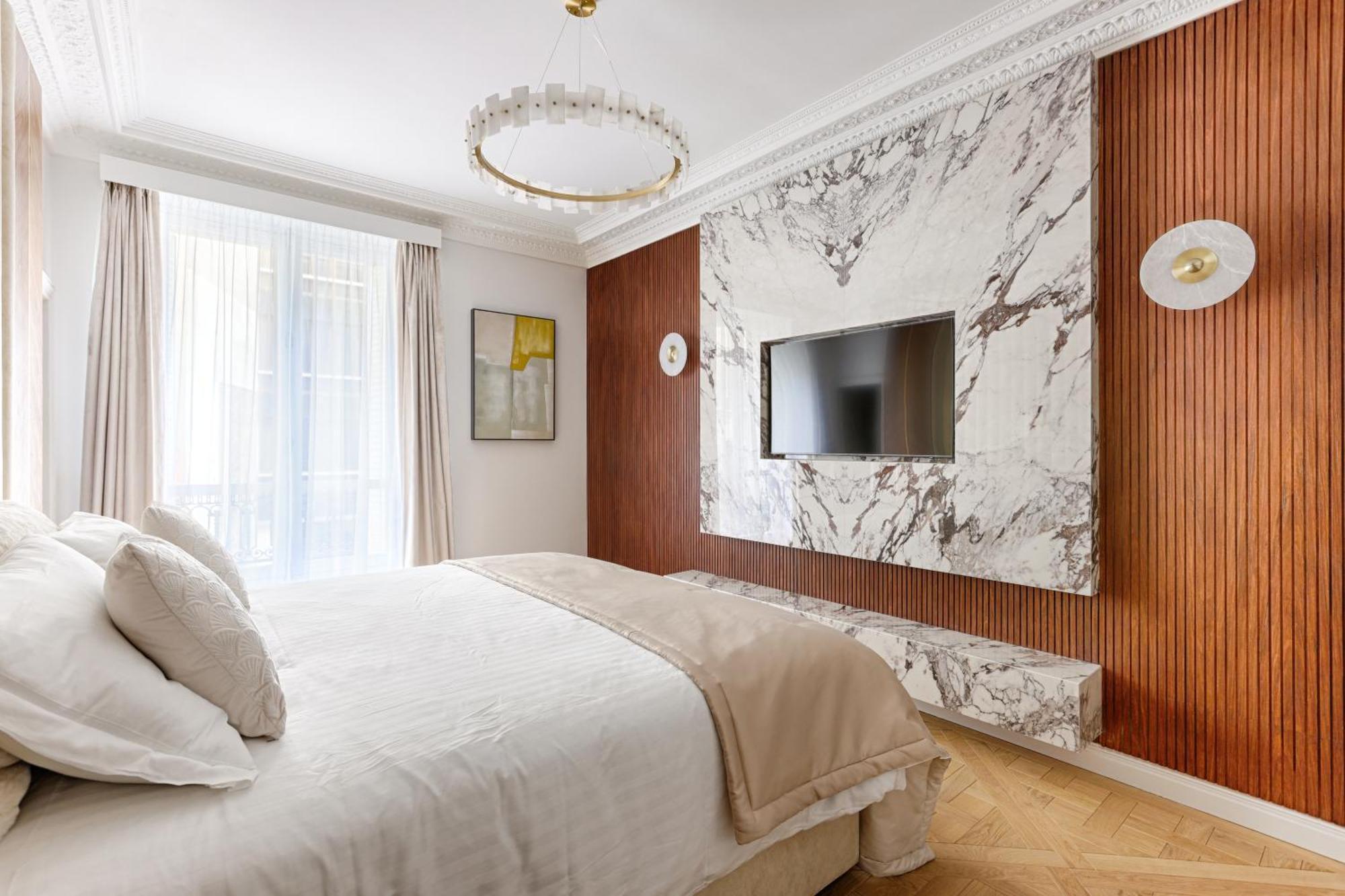 Elegant Luxury For 6 On Champs-elysees Parigi